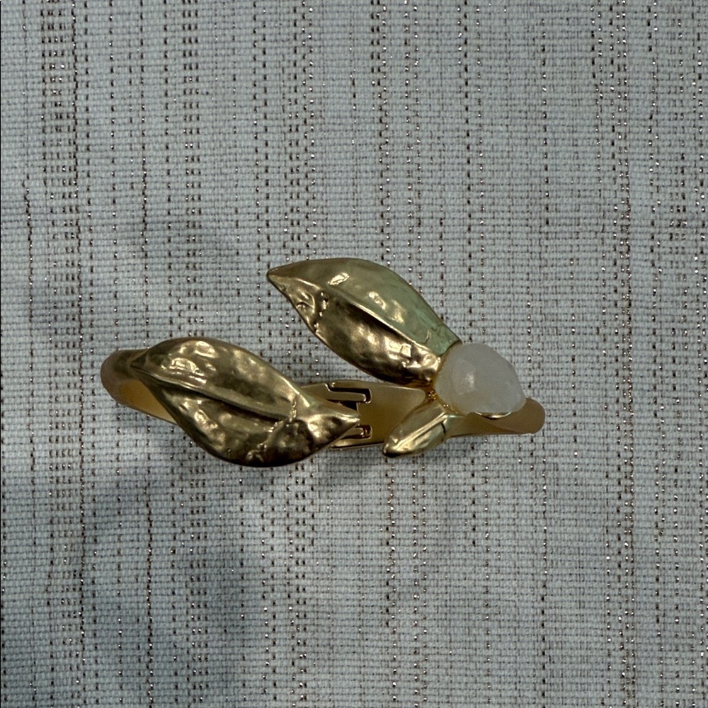 Elegant Hammered Brush Gold Leaf Women's Bracelet